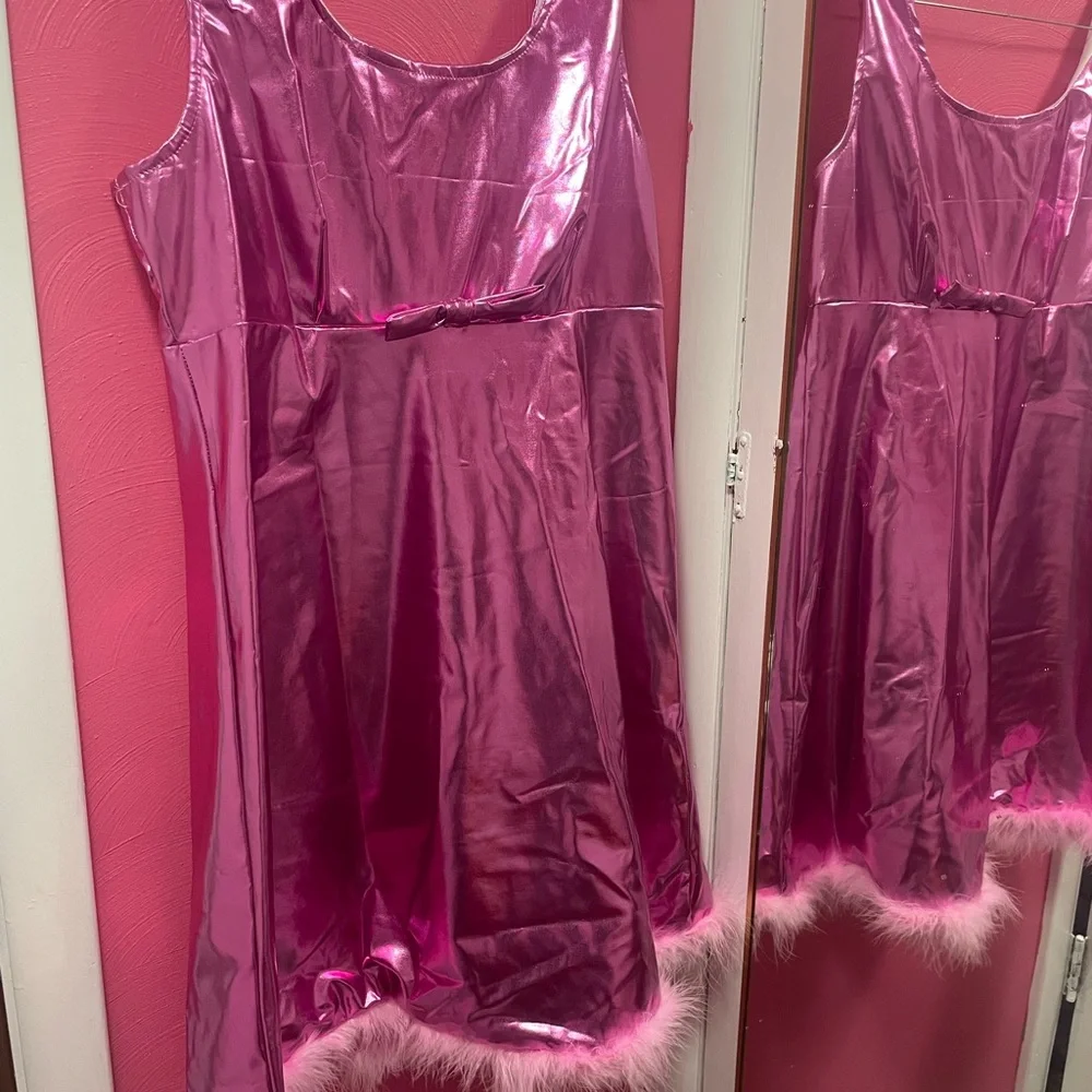 Y2K / Romy & Michelle’s Highschool Reunion with Feather Hem Dress - Picture 5 of 6